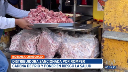En Riobamba, Agrocalidad ejecutó un operativo en el mercado La Condamine, sector Santa Rosa, donde decomisó productos cárnicos sin registro sanitario.

Un reportaje de Mercedes Chávez