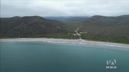 Los Frailes, en el cantón Puerto López, Manabí, fue elegido por el Centro Internacional de Formación y Certificación de Playas como el mejor balneario del Pacífico 2025.

Un reportaje de Ricardo Cruzatty