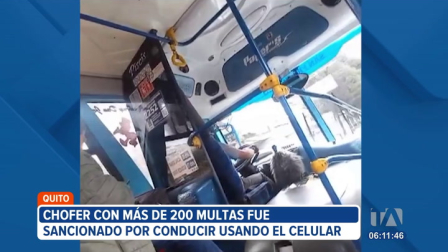 El chofer de un bus de transporte público fue sancionado por usar el celular mientras conducía. Según la Agencia Metropolitana de Tránsito, registra más de 200 multas en su historial.

Un reportaje de Juan Miguel Rodríguez