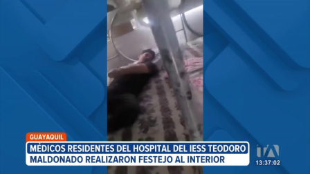 Médicos residentes y personal del Hospital del IESS Teodoro Maldonado Carbo, en Guayaquil, protagonizaron un festejo dentro de las instalaciones de la casa de salud. La institución informó que los involucrados fueron desvinculados.

Un reportaje de Paula Kuhn