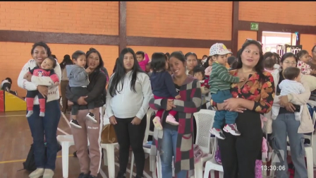 32 mil madres se sumarán a las beneficiarias del bono de los 1 000 días, con lo que el Gobierno busca reducir la desnutrición crónica infantil. El presidente Daniel Noboa participó en la entrega de certificados simbólicos en el sur de Quito.

Un reportaje de Belén Merizalde