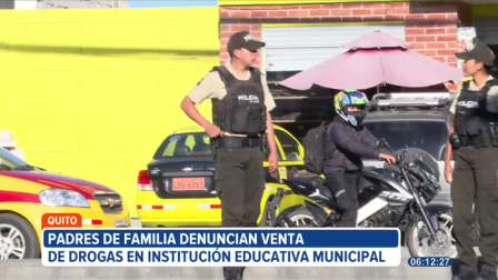 Padres de familia de una unidad educativa municipal, ubicada en el norte de Quito, denuncian que grupos de delincuencia organizada actúan a través de estudiantes de la institución. Las autoridades investigarán la denuncia y tomarán las acciones necesarias.
Un reportaje de Stephany Paz