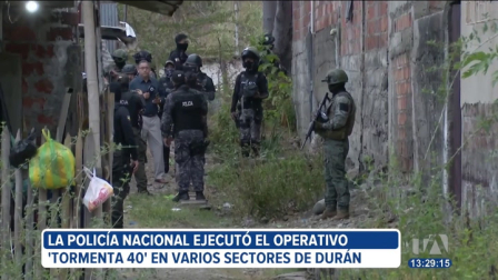 Gran cantidad de droga y armas incautadas dejó el operativo Tormenta 40, ejecutado en varios sectores del cantón Durán. En una de las intervenciones, la Policía encontró tacos de explosivos dentro de una vivienda.

Un reportaje de Paula Kuhn