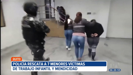 Siete menores de edad fueron rescatados por la Policía Nacional tras ser obligados a trabajar y pedir caridad en las calles. La operación se ejecutó en el sector de Monjas, en el sur de Quito, donde además se detuvo a tres mujeres y se aisló a dos adolescentes.

Un reportaje de Gustavo Jaramillo