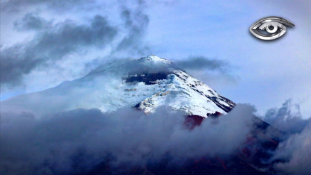 Aunque su actividad visible es baja, el Cotopaxi sigue bajo vigilancia constante por recientes movimientos sísmicos. En este reportaje exploramos los riesgos, las zonas más expuestas y cómo la ciencia puede ayudarnos a estar preparados. Entender al volcán es clave para prevenir.