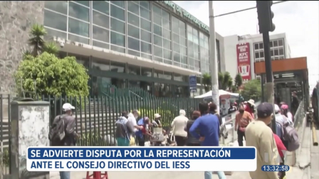 Con la salida de Richard Gómez del Consejo Directivo del IESS, se plantea que las organizaciones de trabajadores propongan un nuevo nombre, desconociendo a la suplente de Gómez. La disputa, que iniciaría en estos días, ocurre en medio de la polémica que sacude al sindicalismo y al propio Seguro Social.

Un reportaje de Fausto Yépez