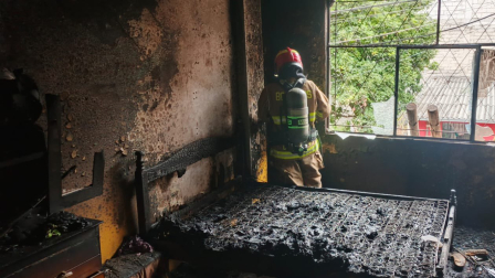La imagen compartida por el Cuerpo de Bomberos de Quito sobre cómo quedó la infraestructura del segundo piso.