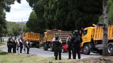 Volqueteros se movilizaron en el sector del Troje y av. Simón Bolívar, en Quito, el lunes 15 de septiembre del 2025.Fotos :API /Rolando Enríquez
