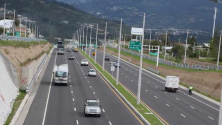 La Ruta Vivia es una de las vías más importantes de Quito por su conexión con el aeropuerto.