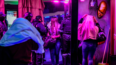 Las autoridades clausuraron 13 centros de diversión en Quito la noche del viernes 19 de septiembre.