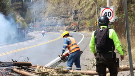 Manifestantes mantienen cierres viales en diferentes ciudades, principalmente en la provincia de Imbabura.