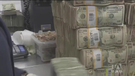 El presidente envió a la Asamblea un nuevo proyecto de ley económico urgente. La propuesta busca fortalecer a la Policía y a las Fuerzas Armadas mediante donaciones de la empresa privada, que recibiría a cambio beneficios tributarios.

Un reportaje de Karen Haro