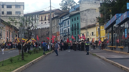 Por manifestaciones, se registró un cierre: av. Maldonado y Sena, a la altura de la parada del Trole La Recoleta.