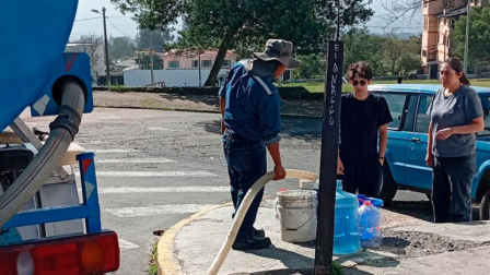 En algunas zonas de Quito se entregó el agua en tanqueros