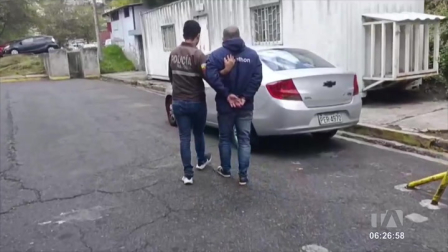 En Quito, la Policía Nacional capturó a un hombre requerido por abuso sexual a una menor. Según las investigaciones, el sospechoso aprovechaba las horas laborales de la familia para cometer el delito contra su sobrina.

Un reportaje de Mishell Villacís