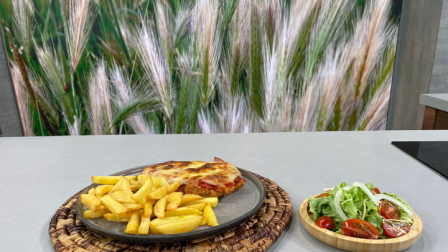 Este lunes 6 de octubre del 2025 preparamos milanesa a la napolitana, junto al chef Felipe Campana.