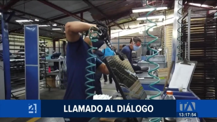 Los sectores productivos de la capital demandan acciones urgentes, mientras que el sector empresarial hace un llamado a poner fin a las paralizaciones y a la violencia que impiden el normal desarrollo de las actividades. Todo esto, tras registrarse pérdidas económicas que ascienden a 70 millones de dólares.

Un reportaje de Ericka Vera