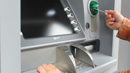 Durante el feriado estarán habilitados los cajeros, corresponsales bancarios y canales digitales de los bancos