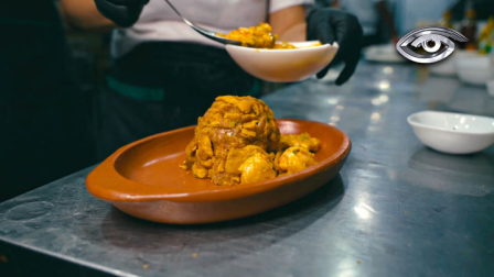 En las fiestas del Puerto Principal, la cocina se luce con recetas llenas de tradición y sabor. Desde caldos caseros hasta menestras y secos, pasando por los mercados y huecas que ofrecen platos que cuentan historias y conquistan paladares.