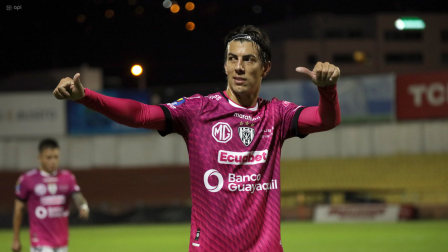 Michael Hoyos marcó cuatro de los seis goles de Independiente del Valle en la goleada ante Gualaceo, en el estadio Alejandro Serrano Aguilar.