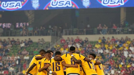 Los jugadores ecuatorianos se reúnen y motivan antes del partido ante Estados Unidos, jugado el viernes 10 de octubre del 2025, en Austin.