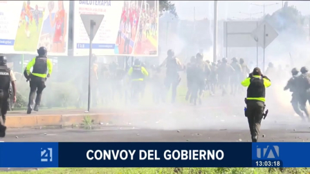El convoy del Gobierno fue atacado con bombas molotov y piedras en el desvío a Cotacachi, a pocos kilómetros de llegar a Otavalo. La fuerza pública intervino para abrir paso y evitar que los manifestantes alcanzaran el Comando de Policía.

Un reportaje de Karen Haro