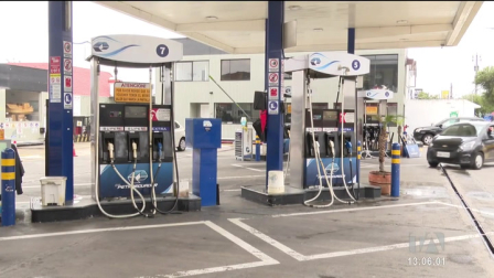 A un mes de la eliminación del subsidio al diésel, su consumo a escala nacional se redujo en un 15,9%. El Gobierno asegura que la medida afecta principalmente al contrabando, la minería ilegal y el narcotráfico.

Un reportaje de Belén Merizalde