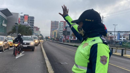 Los vehículos y motos tienen restricción vehicular en Quito de acuerdo al último dígito de placa