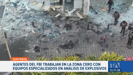 Agentes del FBI, con equipamiento técnico especializado, trabajan en la zona cero del atentado terrorista ocurrido frente al Mall del Sol. Mientras tanto, varios tramos de la avenida Joaquín Orrantia se reabren al tránsito.
Un reportaje de Ricardo Cruzatty