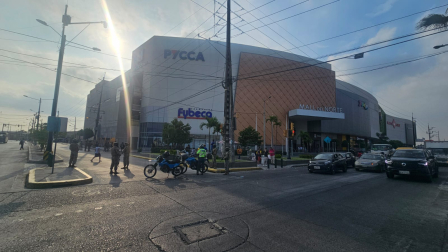 Policías y miliatrse se movilizaron al Mall del Norte ante alerta de la presencia de un artefacto explosivo