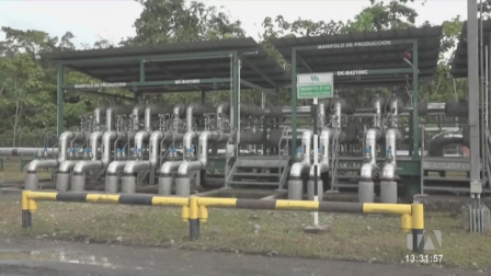 La caída mundial del precio del petróleo afecta gravemente a la economía ecuatoriana. El barril de crudo se ubica 10 dólares por debajo de lo presupuestado para cubrir el gasto público, y este panorama podría extenderse incluso hasta 2026.

Un reportaje de Fausto Yépez