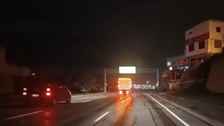 Derrame de diésel en la prolongación de la av. Simón Bolívar en Quito