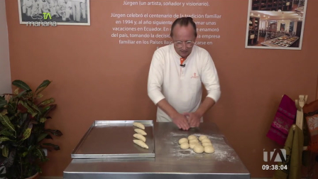 El inmigrante alemán Jürgen Spelier encontró en el Ecuador su inspiración para crear un nuevo hogar. Hoy, con su cafetería artesanal, promueve una vida simple, natural y sin condimentos, donde el sabor auténtico nace de lo esencial.