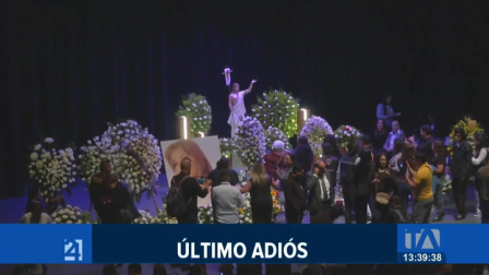 Ecuador perdió a una de las figuras más queridas de la música nacional. El funeral de Paulina Tamayo tuvo como sede al Teatro Nacional de la Casa de la Cultura y, hasta allí, llegaron miles de sus seguidores para despedirse de ‘La Grande del Ecuador’.

Un reportaje de Fausto Yépez