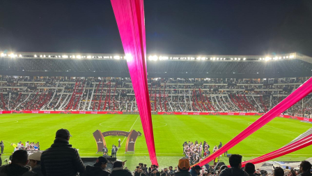 Los hinchas llenaron el estadio Rodrigo Paz Delgado