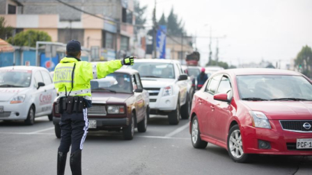 Los agentes de tránsito son los encargados de hacer cumplir la medida Pico y Placa