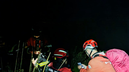El Cuerpo de Bonberos de Quito participó en las tareas de rescate de las tres personas.