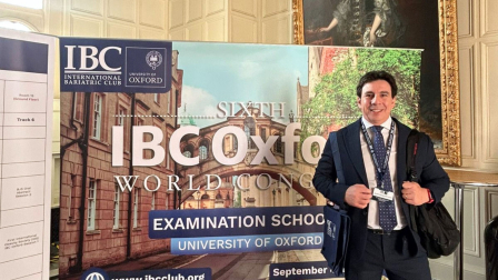 El doctor Napoleón Salgado cuenta con certificaciones internacionales que avalan la calidad de su trabajo.