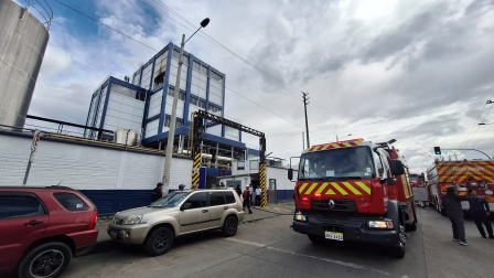 Bomberos acudieron a atender una emergencia registrada en el Parque Industrial de Cuenca