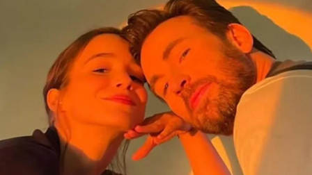 Chris Evans y su esposa Alba Baptista se convirtieron en padres.