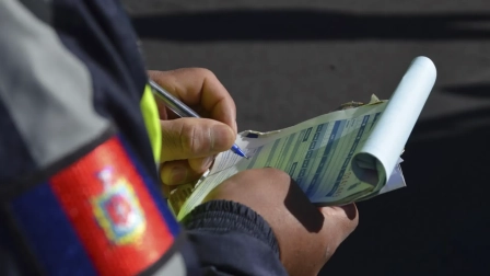 Los vehículos que deben acatar la medida son automóviles y motocicletas.