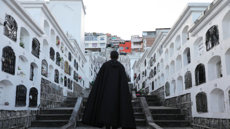 Organizaciones culturales presentan recorridos teatralizados en los cementerios de Quito.