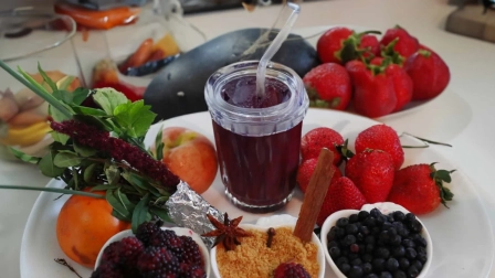 La colada morada es una bebida tradicional el Día de Difuntos.