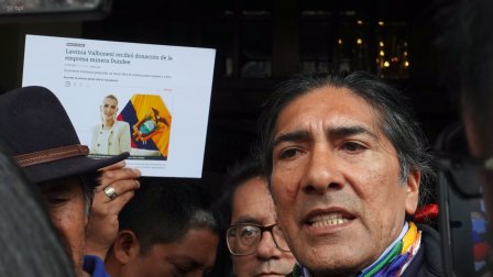 Yaku Pérez durante la presentación de una denuncia en contra del presidente Noboa y su esposa, Lavinia Valbonesi.