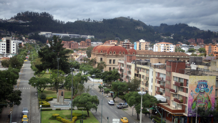 Cuenca celebra 205 años de su independencia el 3 de noviembre de 2025. En la imagen se observa la avenida Solano.