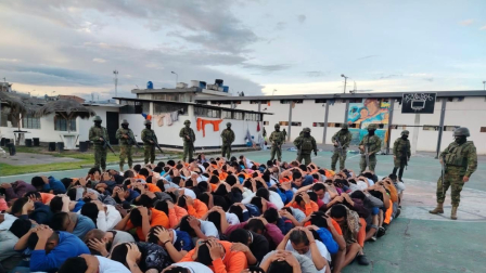 Decenas de militares realizaron requisas en cárceles de Ecuador tras muerte de reos.