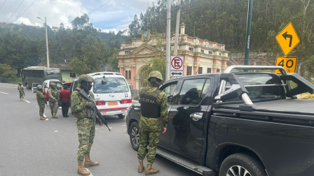 Decenas de militares se han desplegado en las zonas más conflictivas de Ecuador