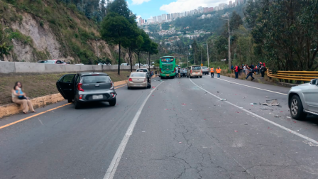 Diez vehículo colisionaron en el sector de Guápulo este 9 de noviembre del 2025.