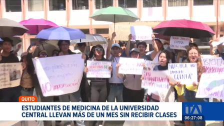 Estudiantes de Medicina de la Universidad Central del Ecuador realizaron un plantón para exigir la apertura de matrículas. Cientos de alumnos aseguran que llevan más de un mes sin recibir clases.

Un reportaje de Nathalie Jiménez