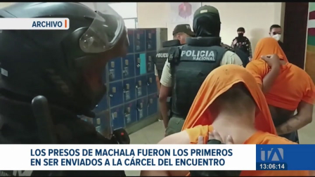 Personas privadas de libertad de varias cárceles del país son trasladadas al nuevo centro de máxima seguridad “Del Encuentro”, ubicado en Santa Elena. Este recinto penitenciario tiene capacidad para albergar a 800 internos.

Un reportaje de Bernarda Cevallos
